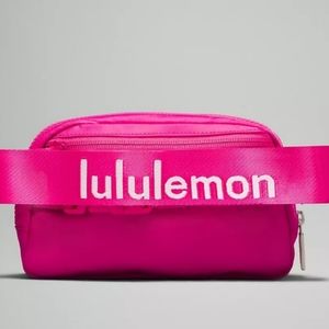 NWT Lululemon Everywhere Belt Bag Sonic Pink White Logo